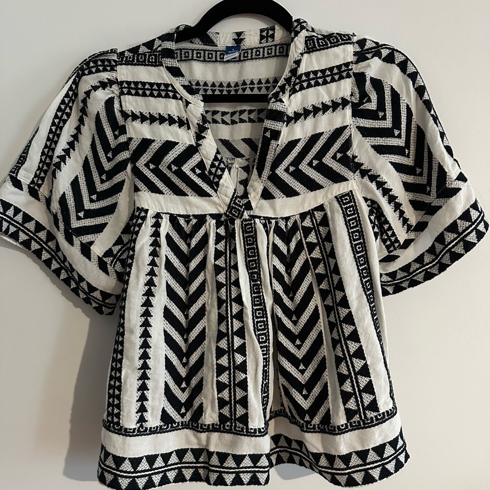 Old Navy Black and White Graphic Blouse with Mandarin Collar